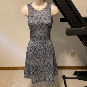 EUC H&M blue and white patterned strapless dress S
